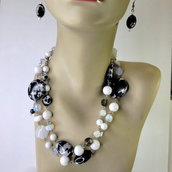 Black and White Bead Long Necklace with Earrings - Picture 1 of 11